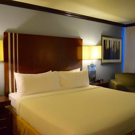 Holiday Inn Express & Suites San Antonio Nw Near Seaworld, An Ihg Hotel Bagian luar foto